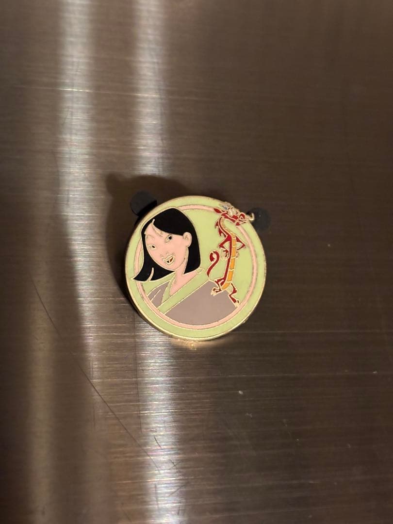 日本未発売 Disney バッジ 香港 海外限定 ミッキー ディズニー 37個