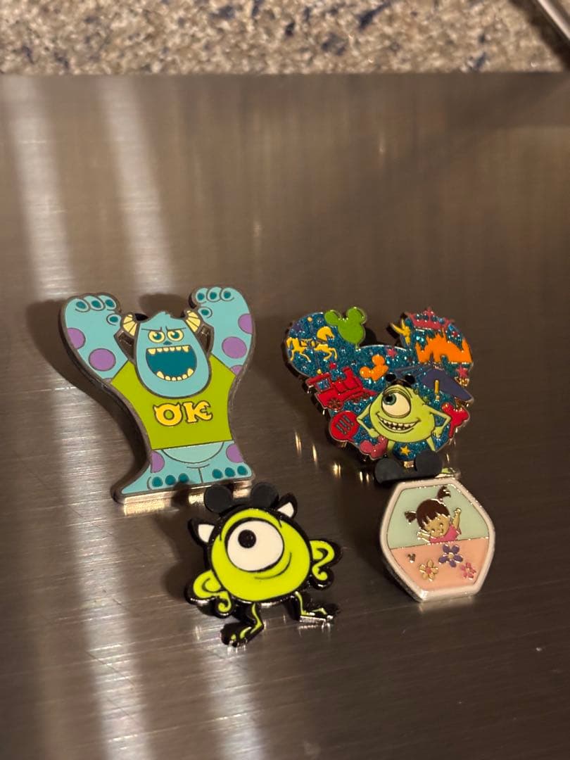 日本未発売 Disney バッジ 香港 海外限定 ミッキー ディズニー 37個