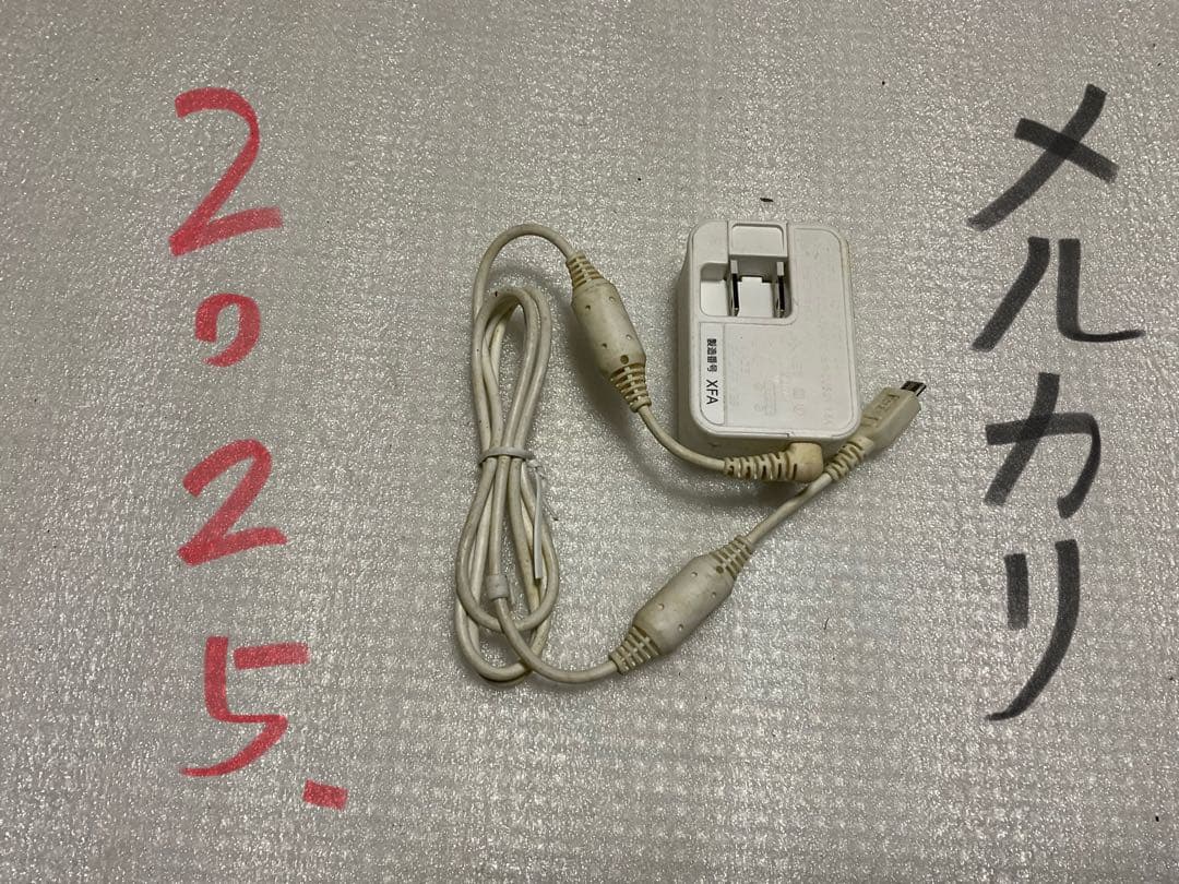 NTT docomo／XPERIA・SO-05F。SONY【中古品付属品無し】。