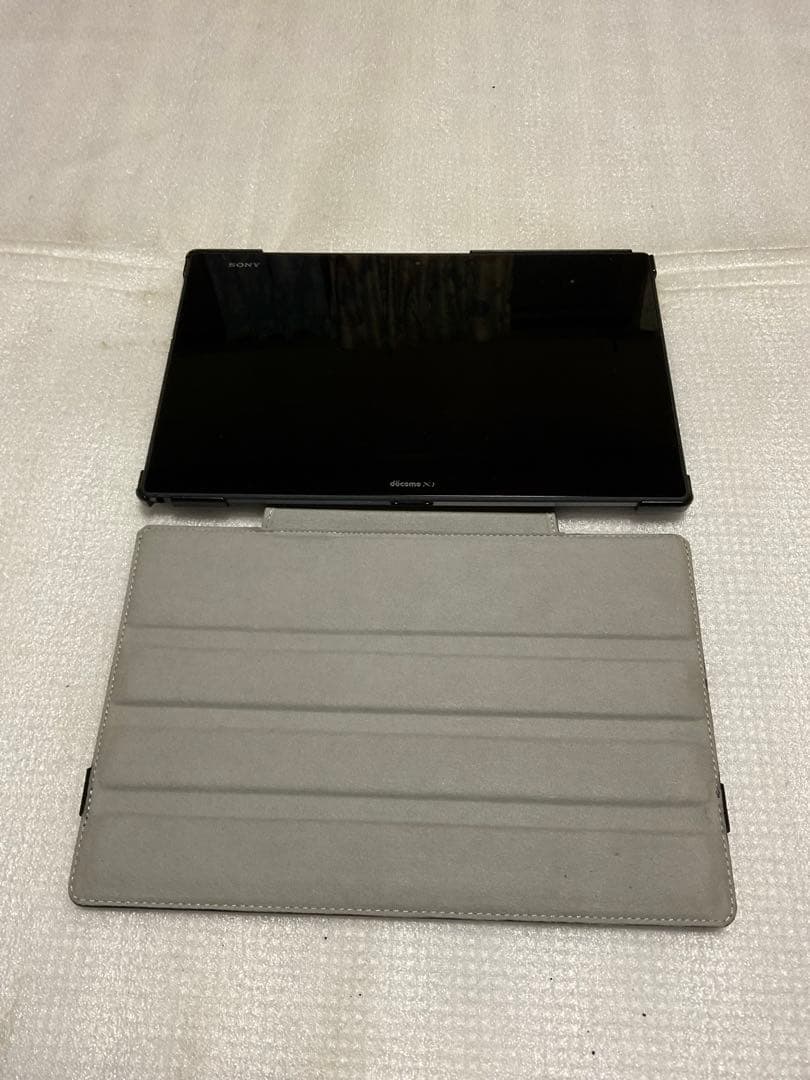 NTT docomo／XPERIA・SO-05F。SONY【中古品付属品無し】。