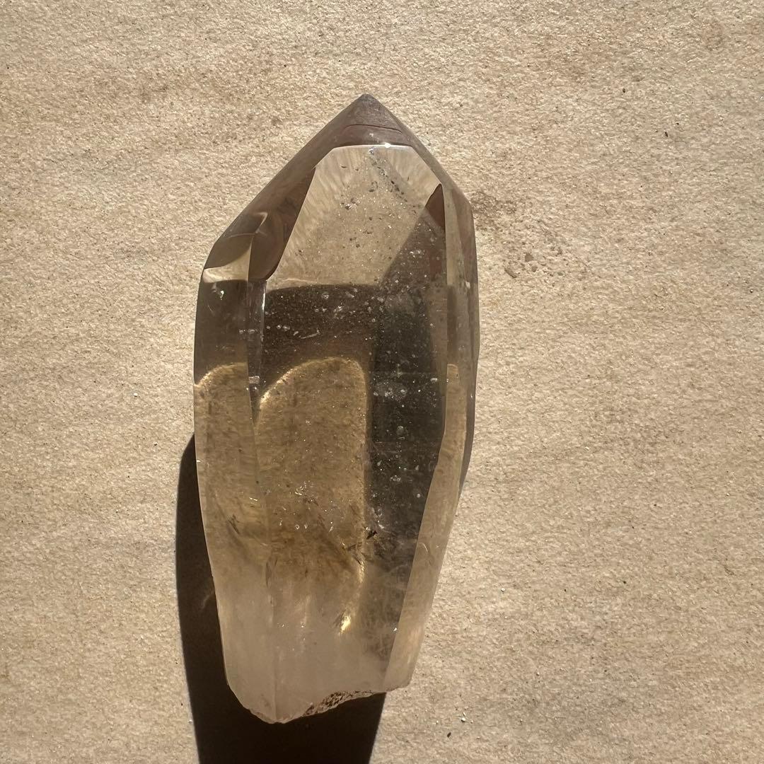 ファントムクォーツ　木製台座付き