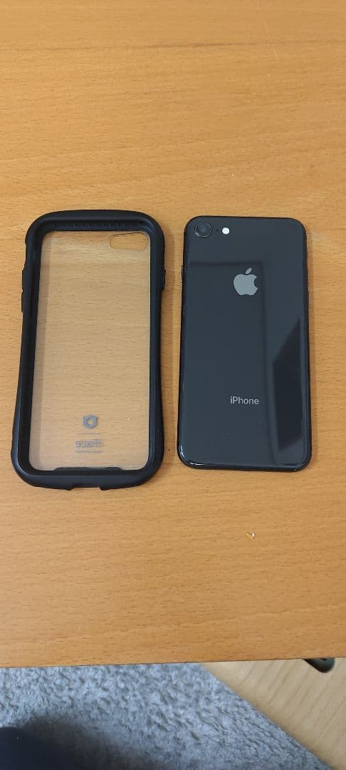 iPhone 8 ブラック iFaceケース付き