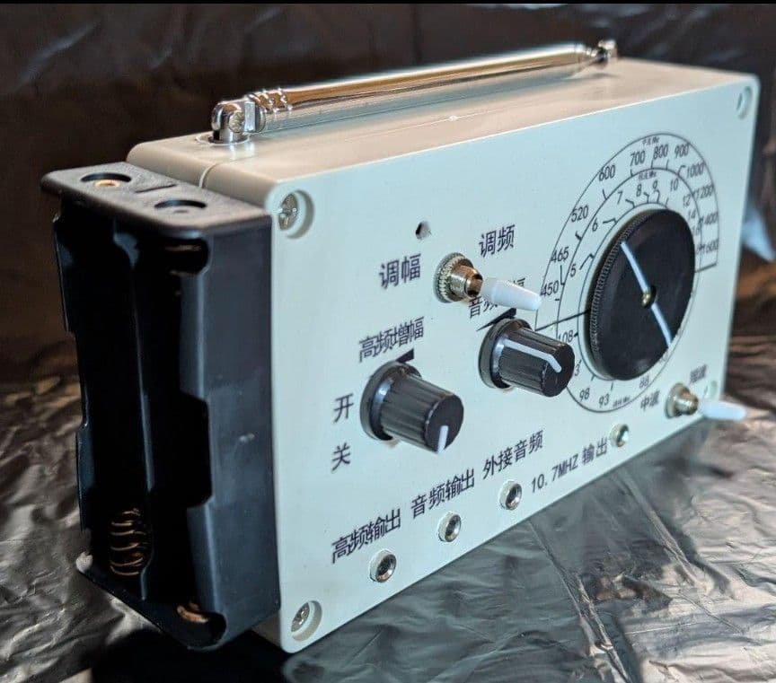 高感度ラジオ ３セットとシグナルジェネレーター　 FM・MW・SW 対応 セット