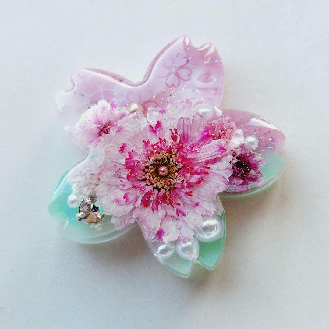 【1738】レジン　マトリカリア　ヘアゴム　ポニーフック　ブロ―チ　ハンドメイド