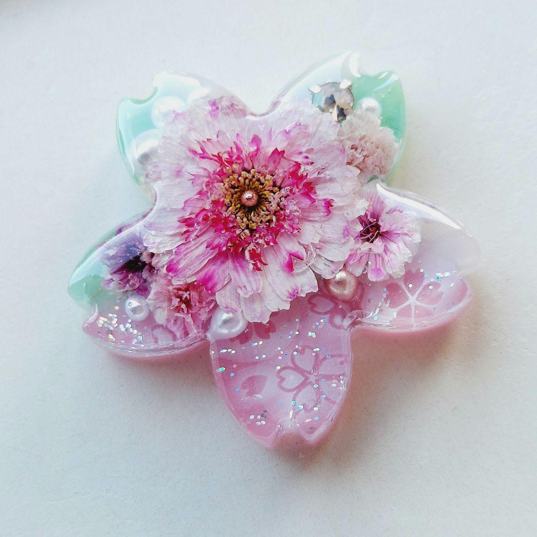 【1738】レジン　マトリカリア　ヘアゴム　ポニーフック　ブロ―チ　ハンドメイド