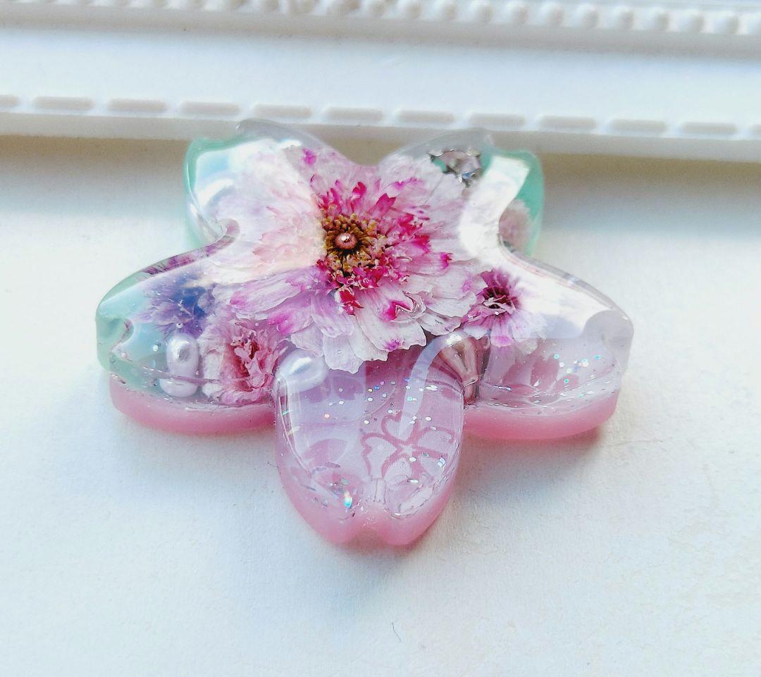 【1738】レジン　マトリカリア　ヘアゴム　ポニーフック　ブロ―チ　ハンドメイド