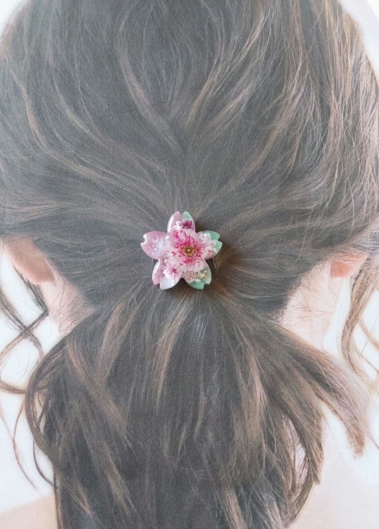 【1738】レジン　マトリカリア　ヘアゴム　ポニーフック　ブロ―チ　ハンドメイド