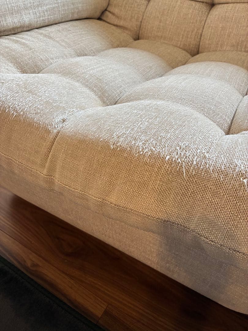 ベージュ 2人掛けソファ ボタン付きクッション