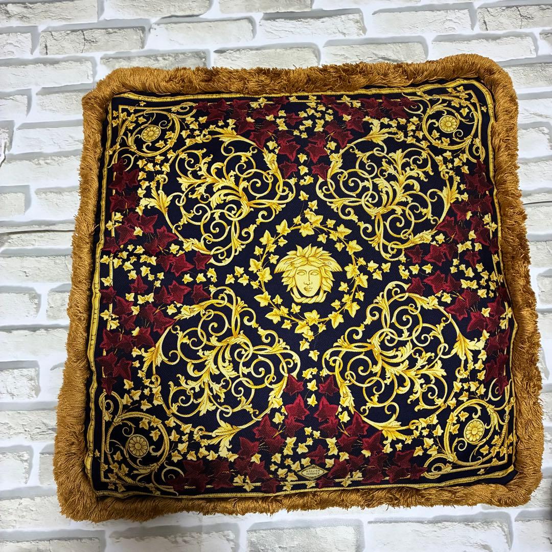 ヴェルサーチ シルク クッションセット