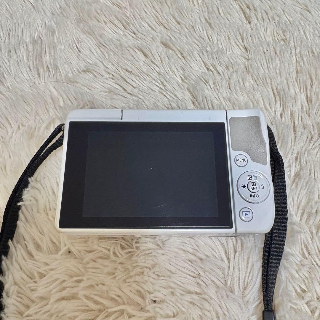 Canon EOS M10 ダブルズームキット ホワイト
