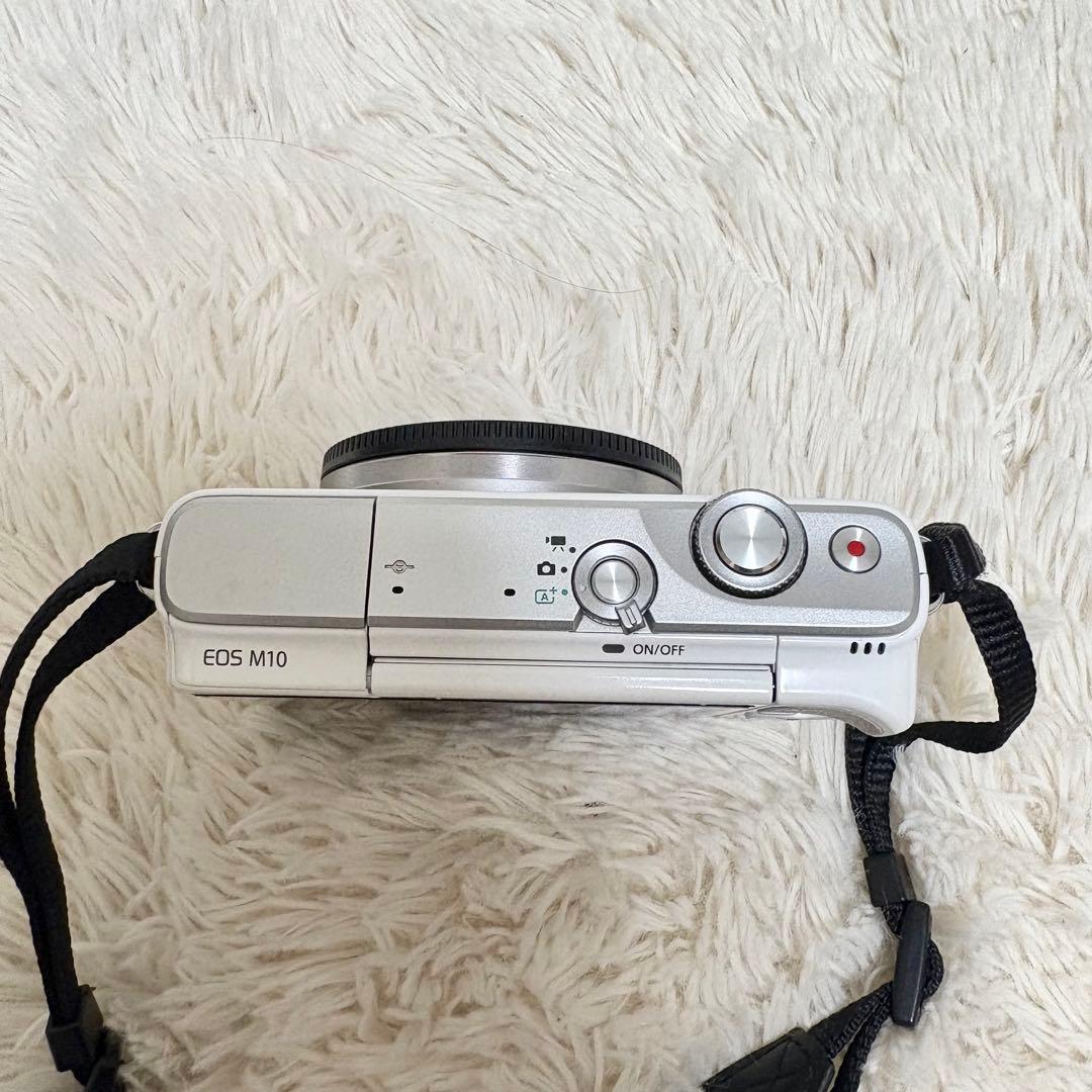 Canon EOS M10 ダブルズームキット ホワイト
