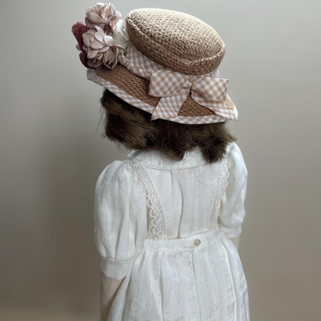 rosycraft_doll 白いコーデで 帽子とバスケットを添えて