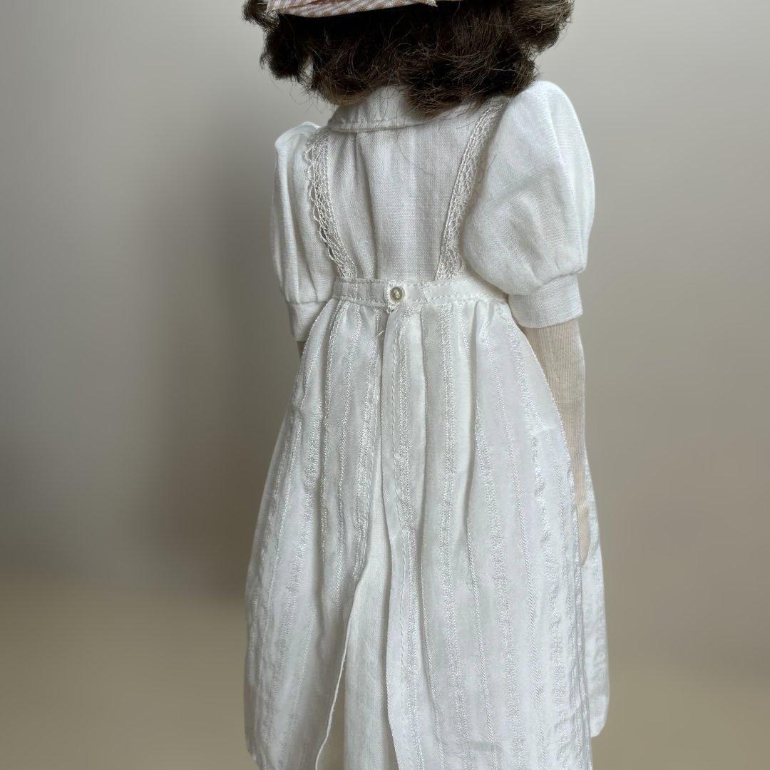 rosycraft_doll 白いコーデで 帽子とバスケットを添えて