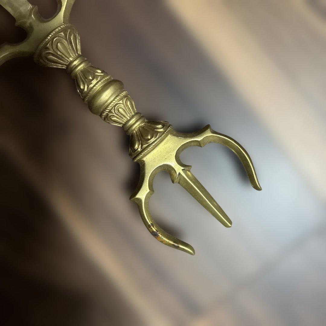 金色の装飾剣型置物　龍