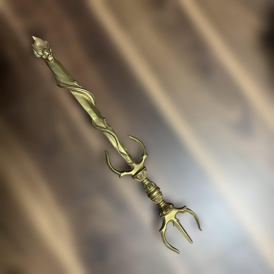 金色の装飾剣型置物　龍