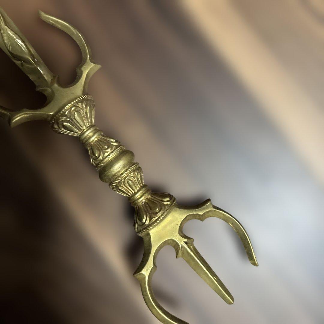 金色の装飾剣型置物　龍