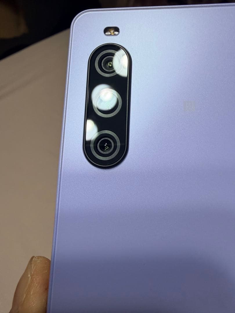 SONY Xperia パープル トリプルカメラ