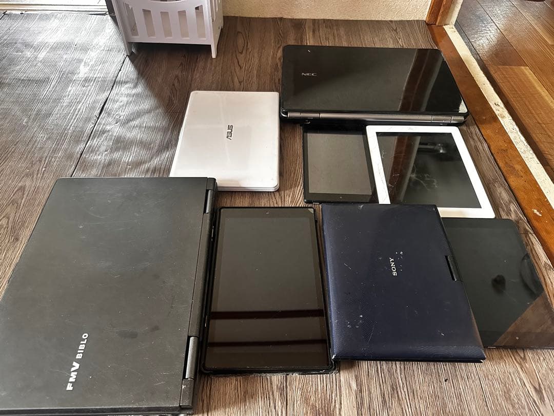 複数のノートPC、FMV BIBLO、SONY、ASUS