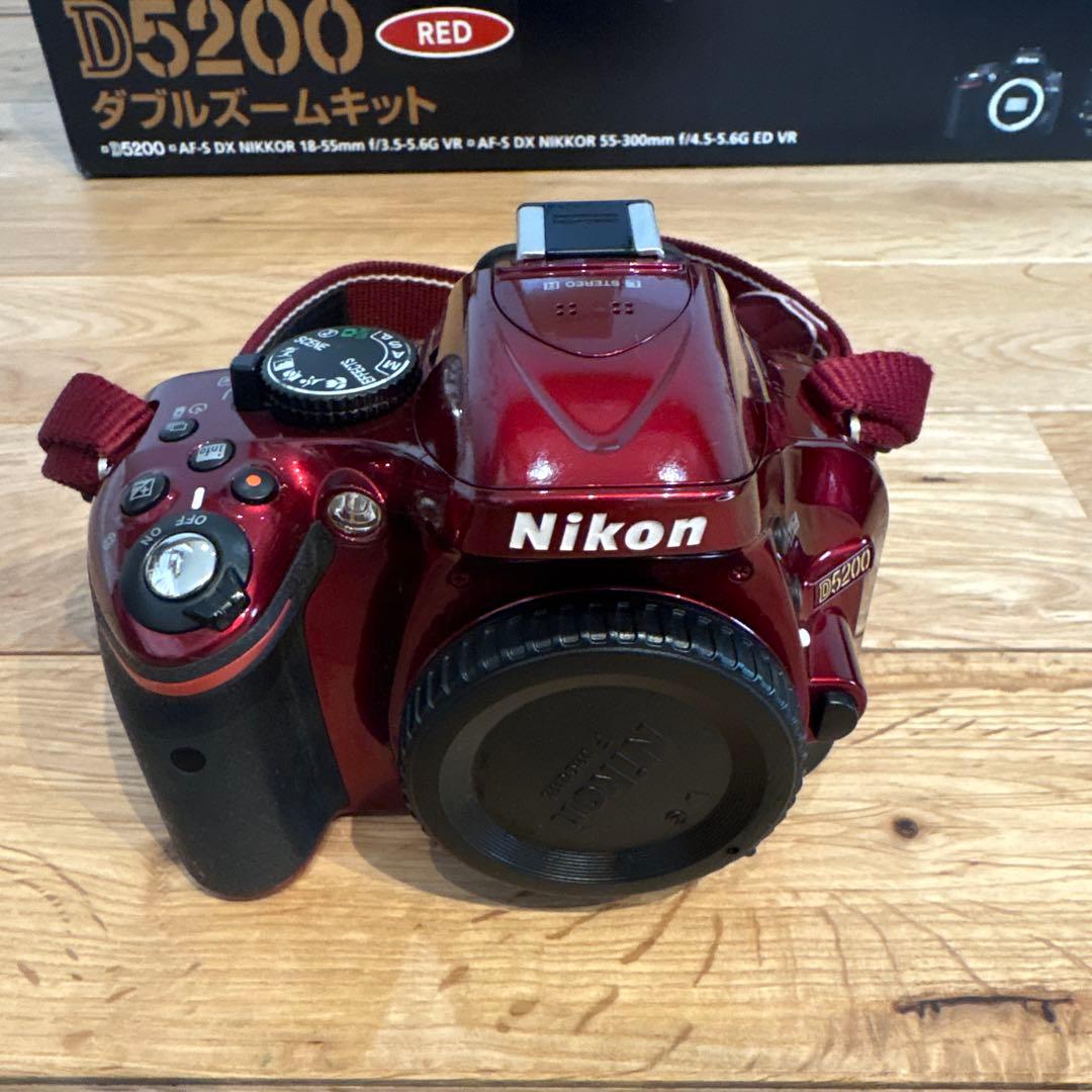 Nikon D5200 ダブルズームキット レッド