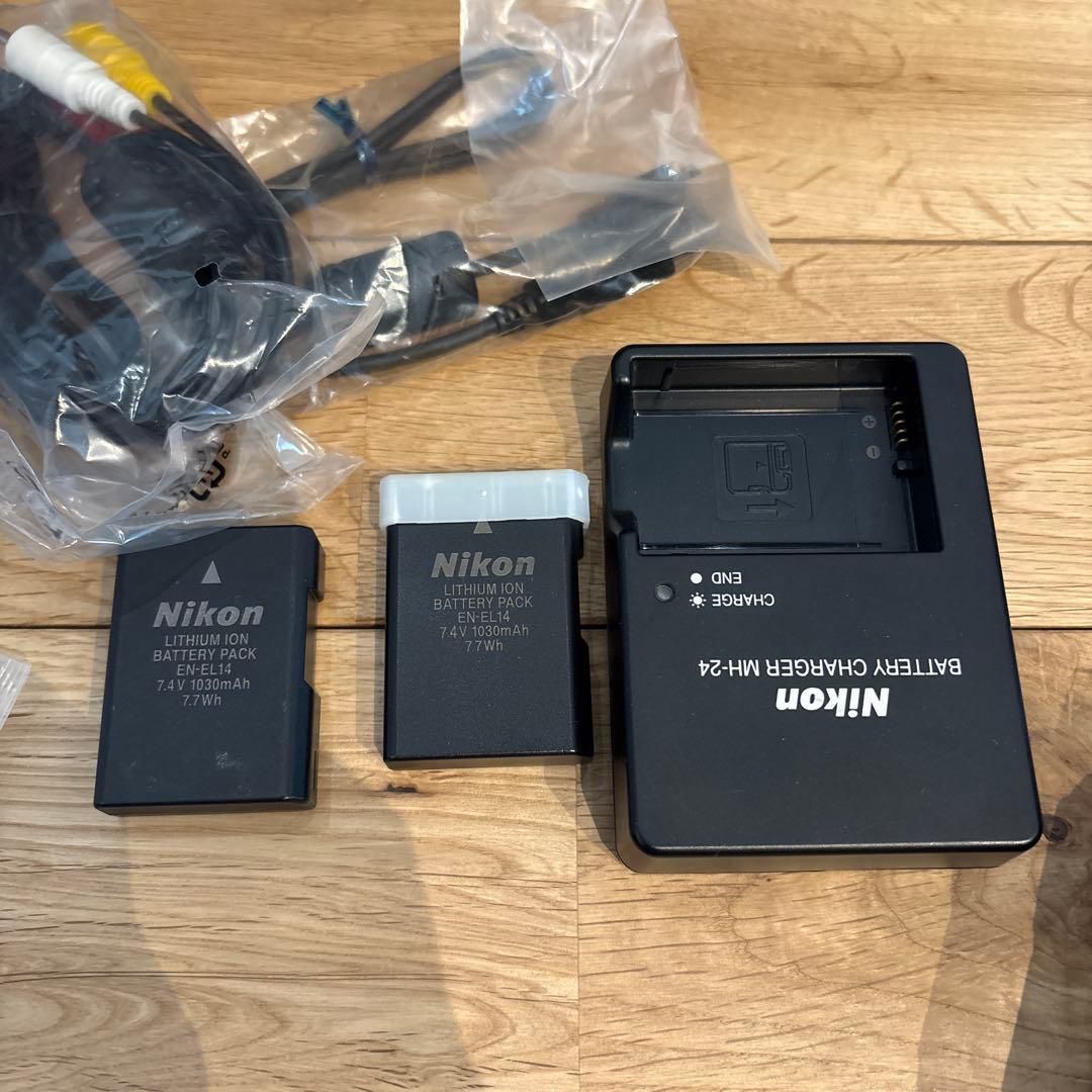 Nikon D5200 ダブルズームキット レッド