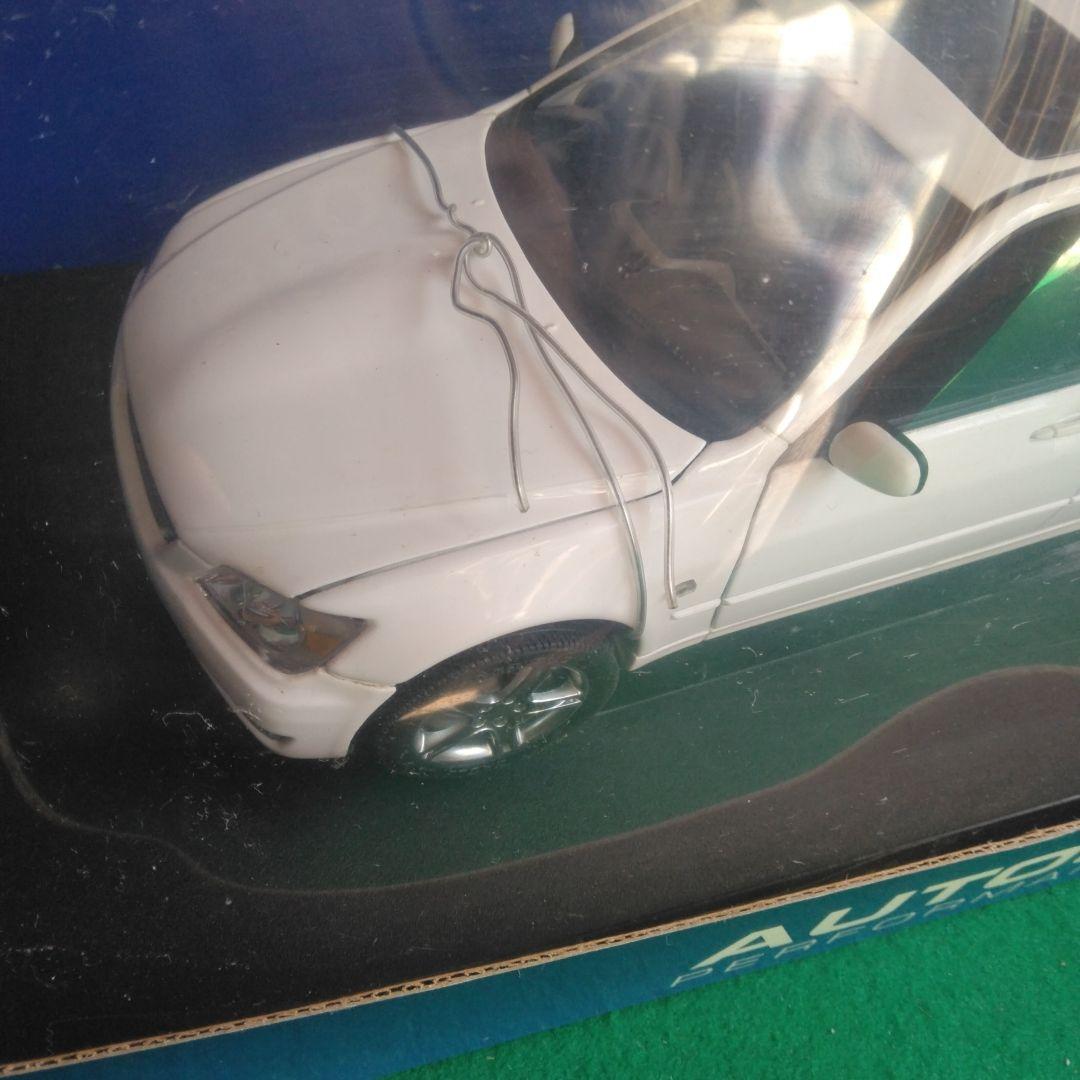 AUTOart 1/18 スケール ホワイト ミニカー　トヨタ　アルテッツァ