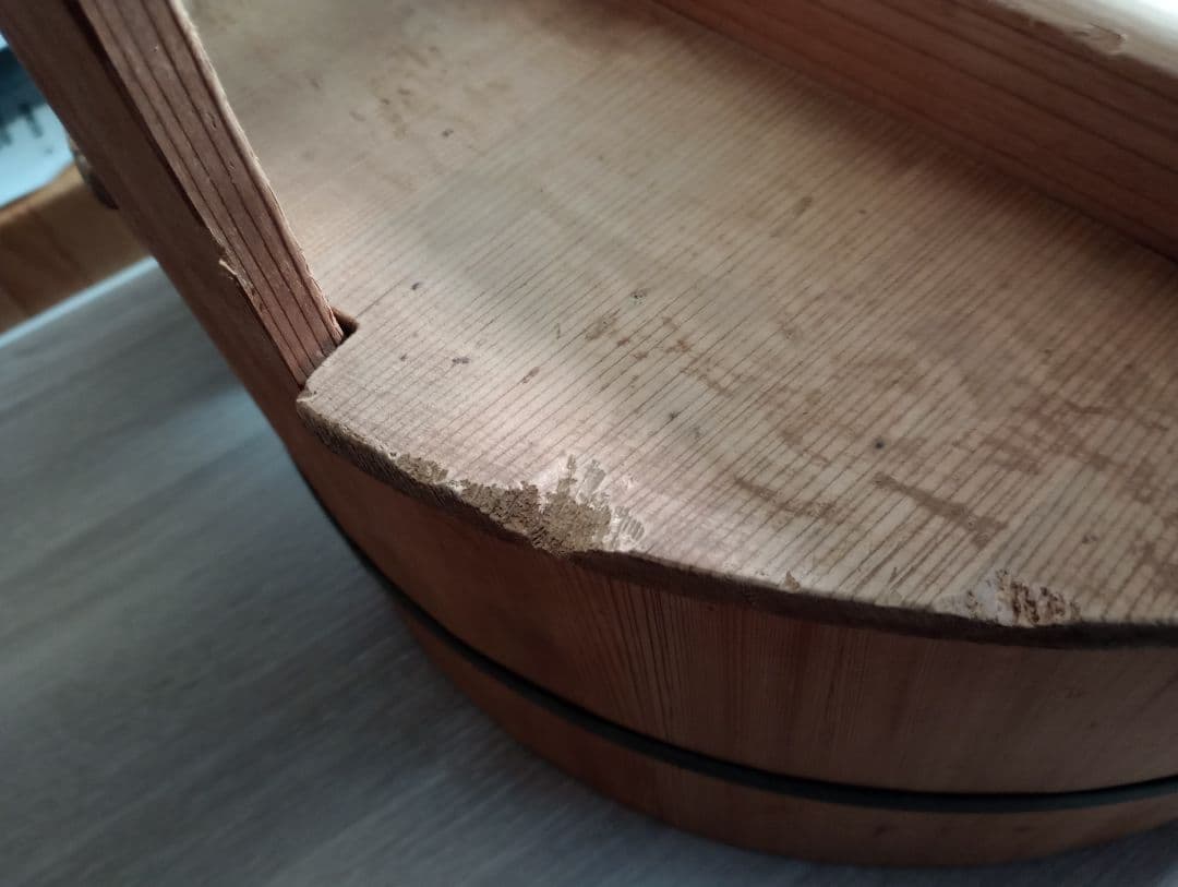 岡持　木製寿司桶　持ち手付き・仕切り付き　アンティーク