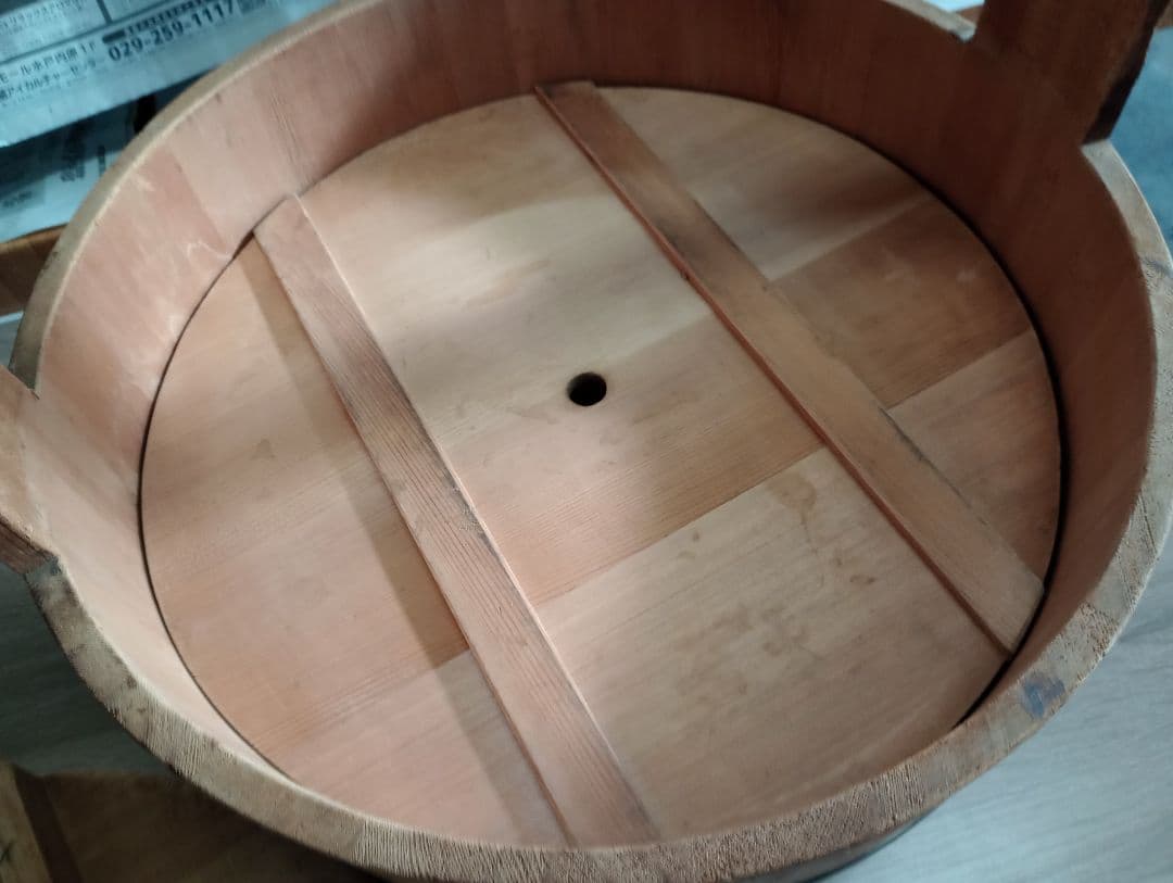 岡持　木製寿司桶　持ち手付き・仕切り付き　アンティーク