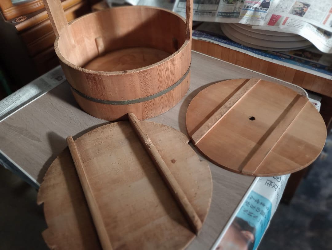 岡持　木製寿司桶　持ち手付き・仕切り付き　アンティーク