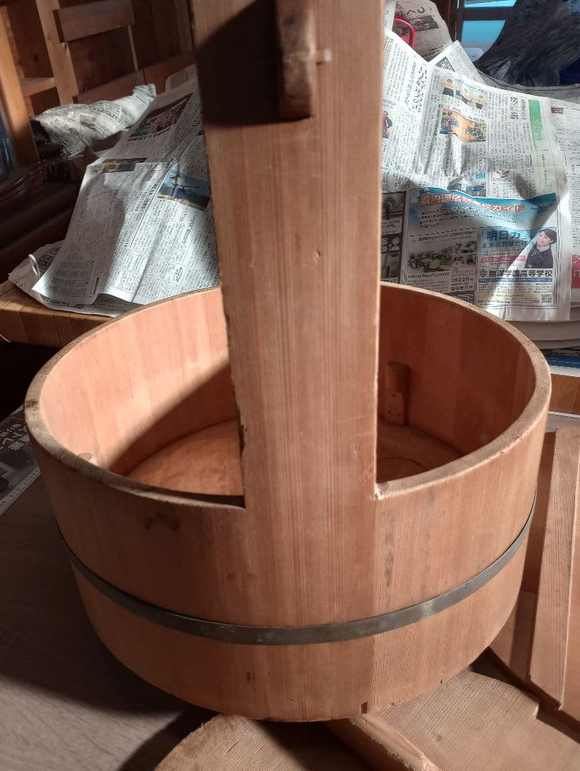 岡持　木製寿司桶　持ち手付き・仕切り付き　アンティーク