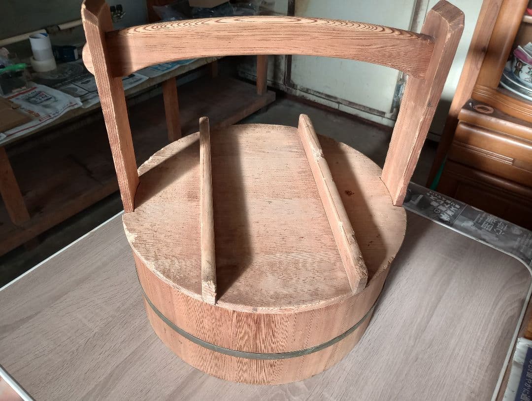 岡持　木製寿司桶　持ち手付き・仕切り付き　アンティーク