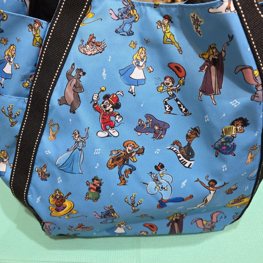 ディズニーバッグ　手提げバッグ大　縦36cm位　底板あり15cm×３0cm位