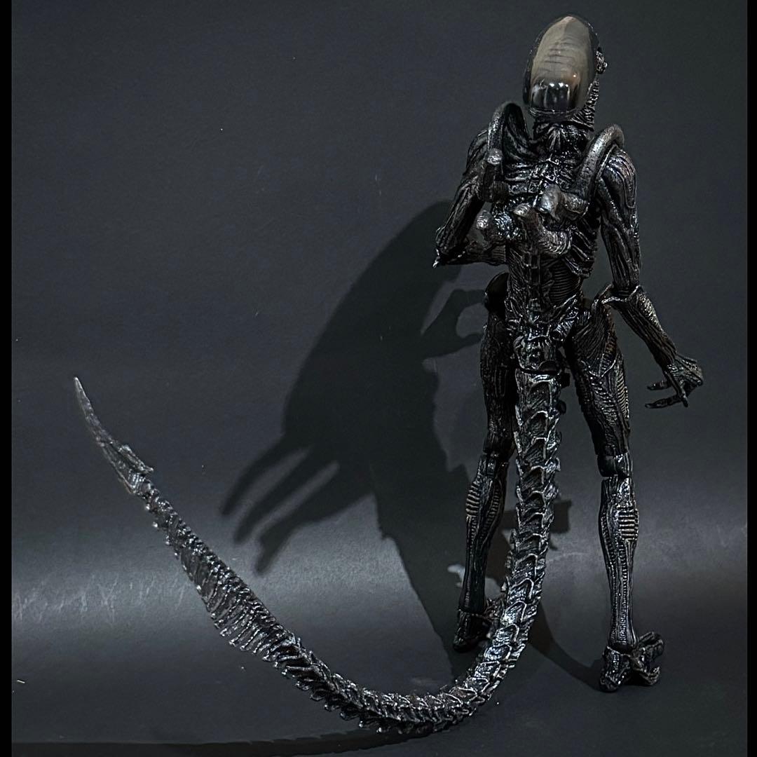 NECA 【 エイリアン 】 7インチ アクションフィギュア