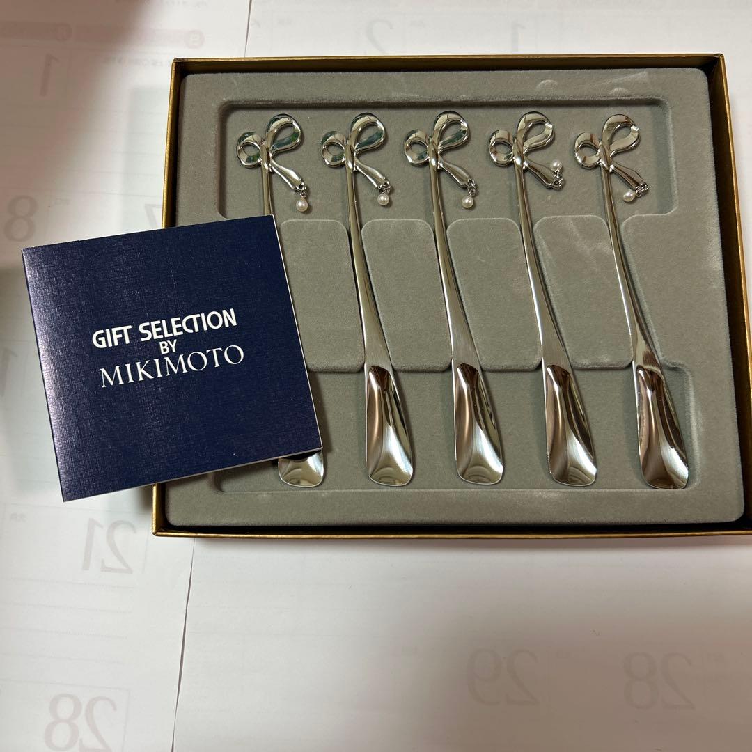 スプーン（リボン・真珠付/銀色・長さ13cm）５本セット