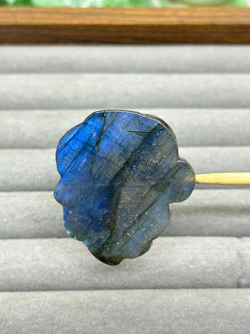 天然石ラブラドライトパーツ　九尾彫刻　No.2401