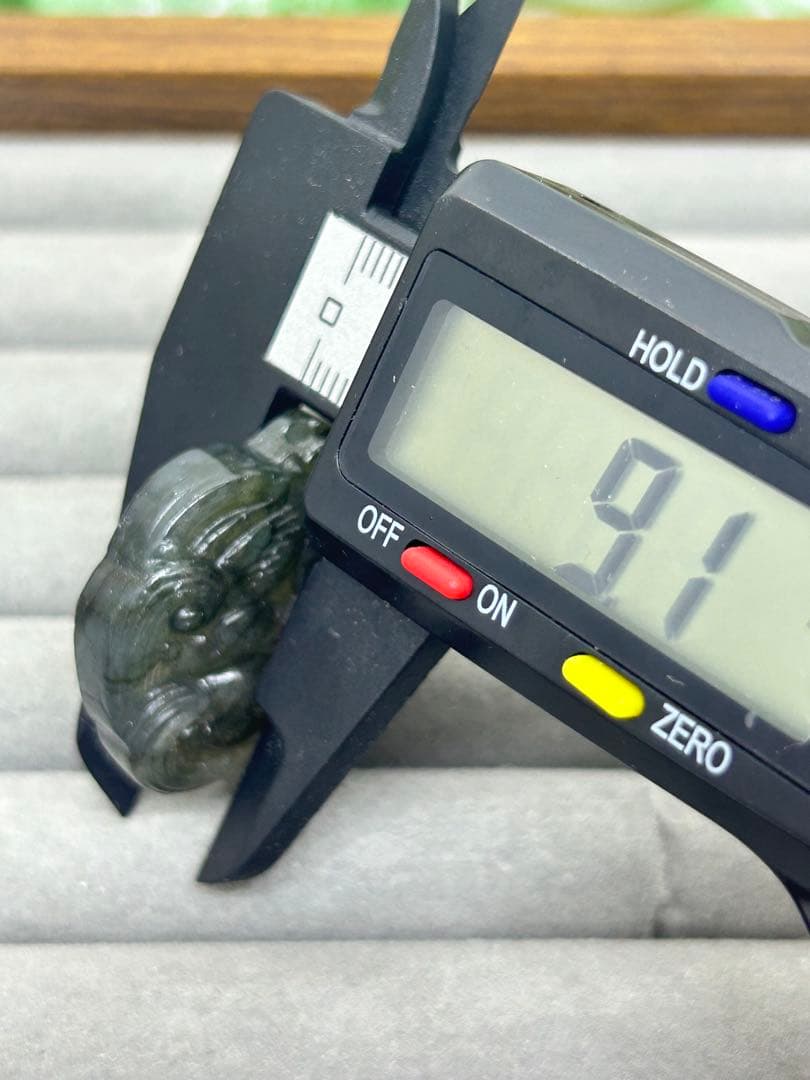 天然石ラブラドライトパーツ　九尾彫刻　No.2401