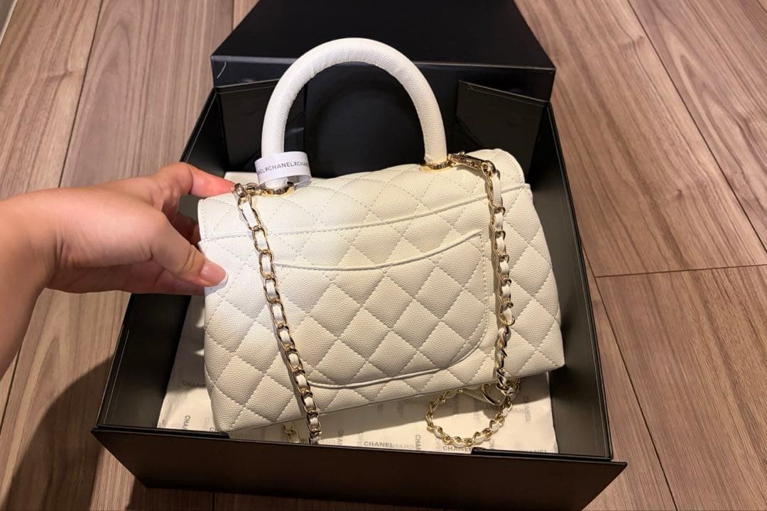 CHANEL ホワイト キルティング ハンドルショルダーバッグ ノベルティー