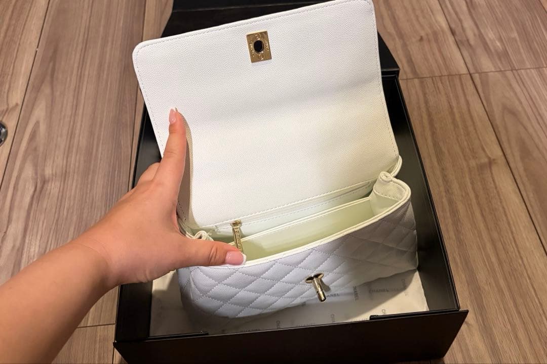 CHANEL ホワイト キルティング ハンドルショルダーバッグ ノベルティー