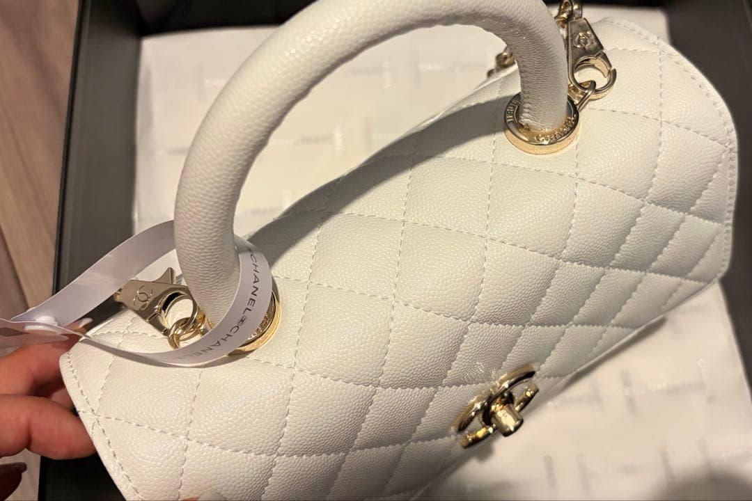 CHANEL ホワイト キルティング ハンドルショルダーバッグ ノベルティー
