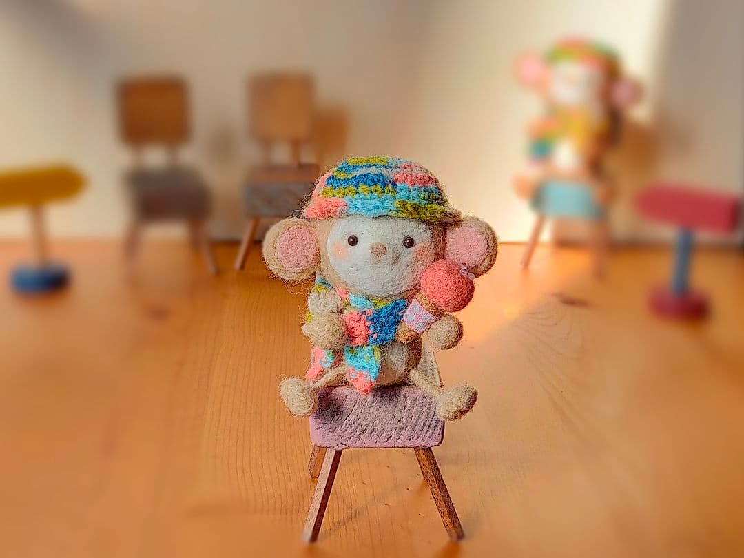 ✿羊毛フェルト✿ちっこいイスとおさるさん✿アイス✿ピンク✿