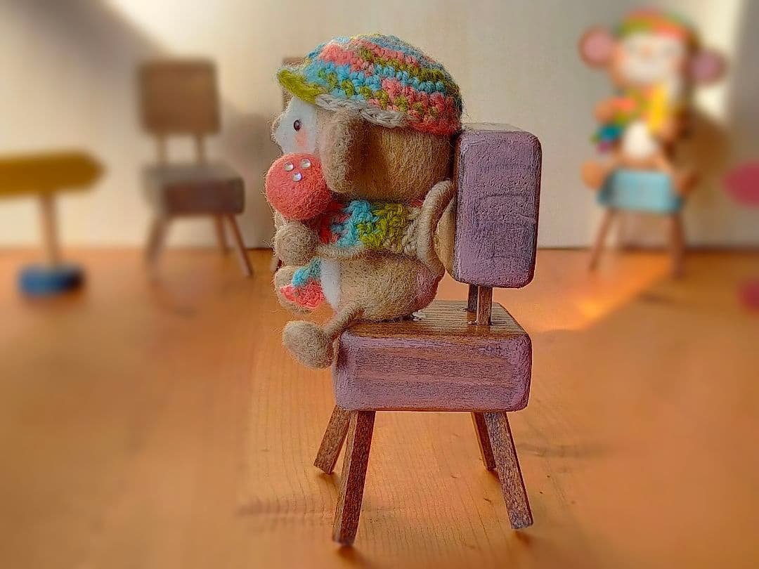 ✿羊毛フェルト✿ちっこいイスとおさるさん✿アイス✿ピンク✿