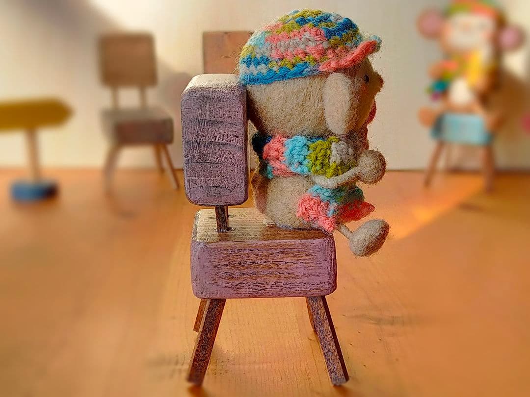 ✿羊毛フェルト✿ちっこいイスとおさるさん✿アイス✿ピンク✿