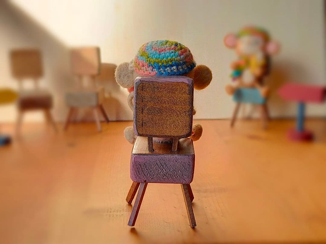 ✿羊毛フェルト✿ちっこいイスとおさるさん✿アイス✿ピンク✿