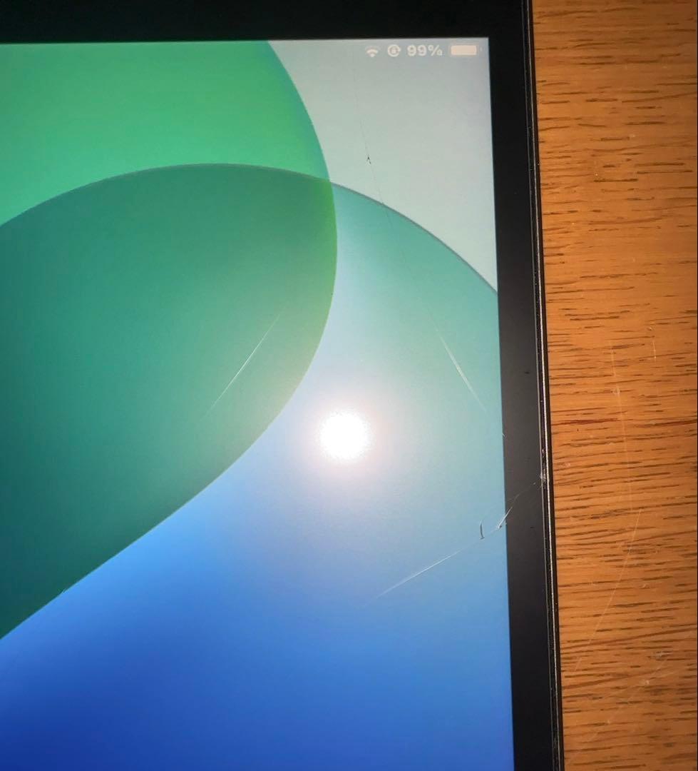 【画面ガラスヒビ有】iPad Air 第3世代　スペースグレイ