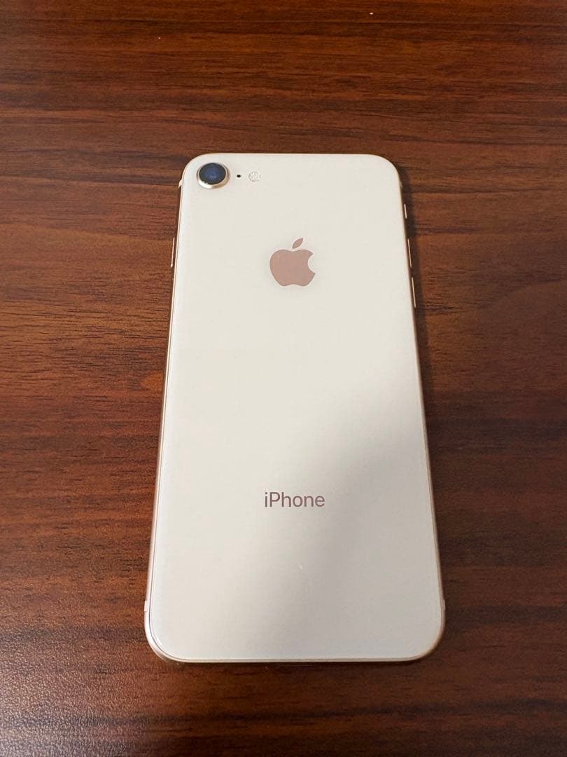 Apple iPhone 8 64GBシルバー本体
