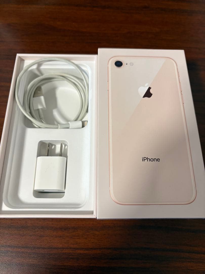 Apple iPhone 8 64GBシルバー本体