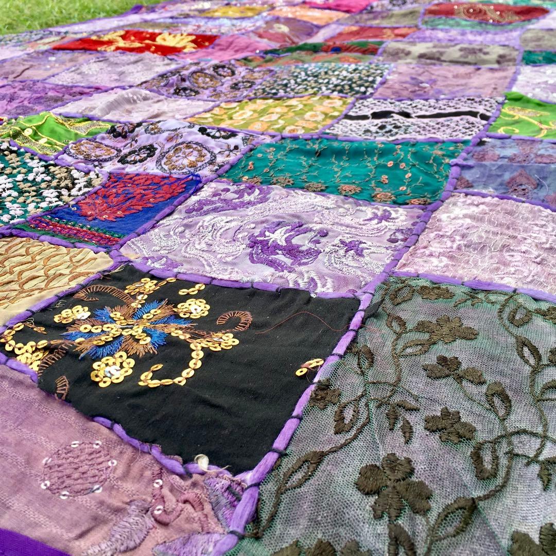 ★新品★インド刺繍ビーズスパンコールミラーワークパッチワークタペストリーラグ★紫