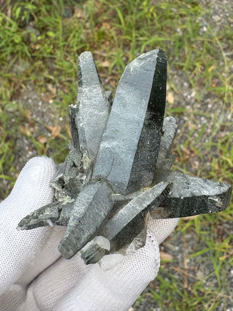 【匿名は発送】ガネッシュヒマール産 クローライト内包水晶