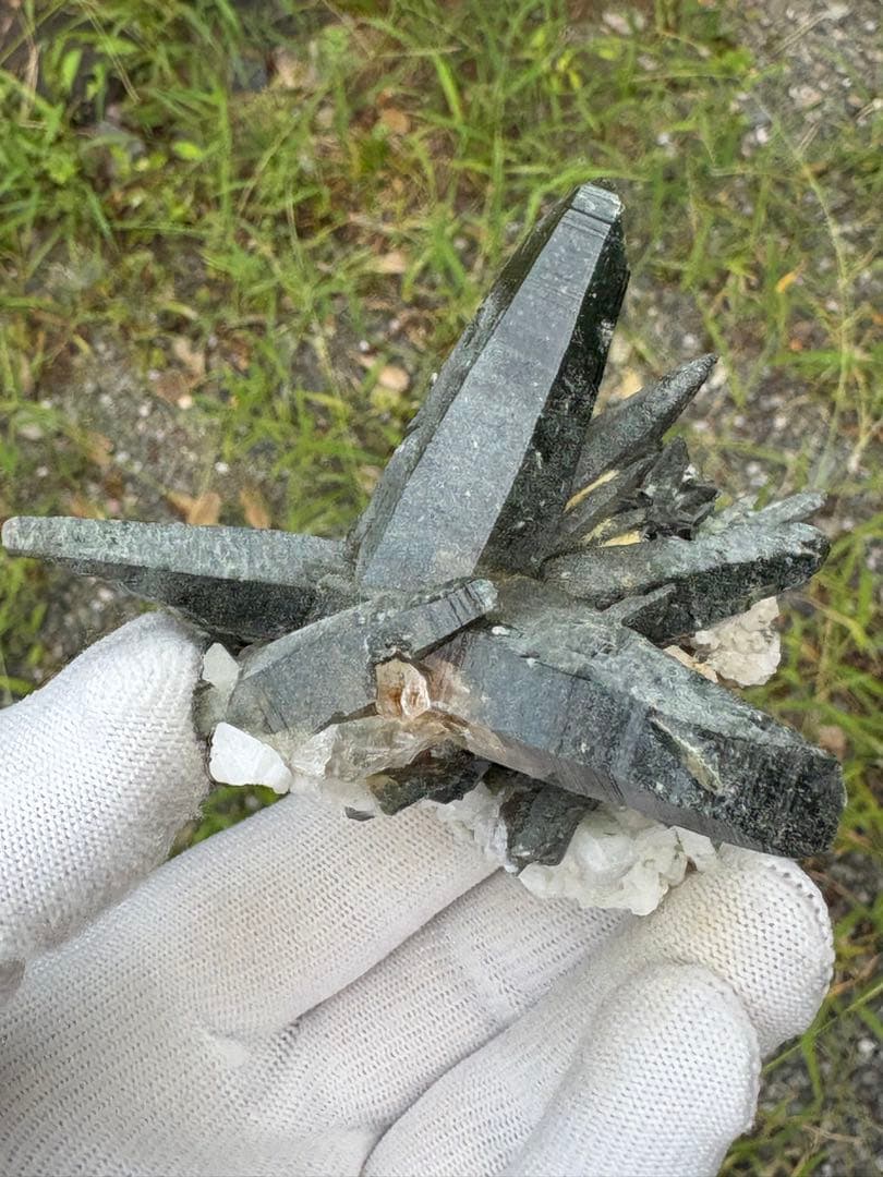 【匿名は発送】ガネッシュヒマール産 クローライト内包水晶