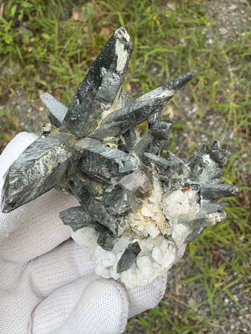 【匿名は発送】ガネッシュヒマール産 クローライト内包水晶