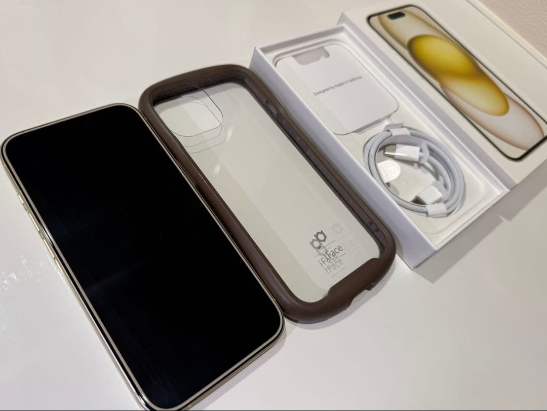 iPhone15 256GB イエロー SIMフリー バッテリー84% 箱付き